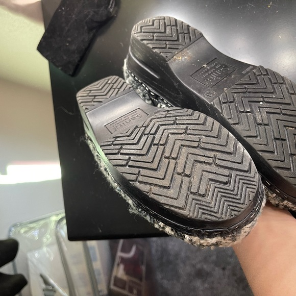Beautiful tweed Dansko sanita clogs - Picture 2 of 2